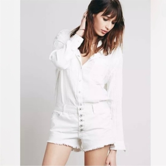 Free People White Run Away Slouch Button Raw Shorts Size 24 - Picture 1 of 9
